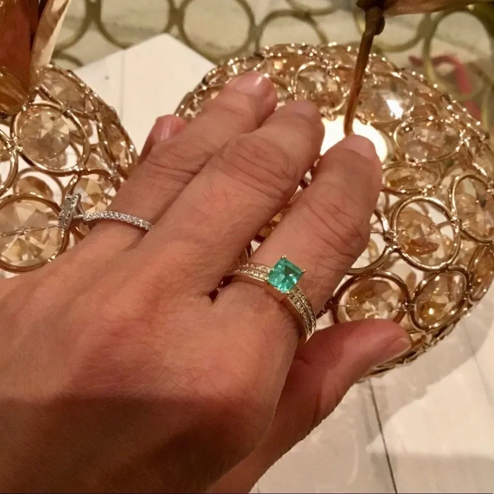 18K GOLD WITH COLOMBIAN EMERALD SIZE 7